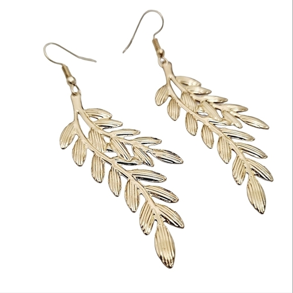 Metal Gold tone leaf boho lightweight cute dangle tropical earrings 💖 2/$30 - Picture 6 of 9